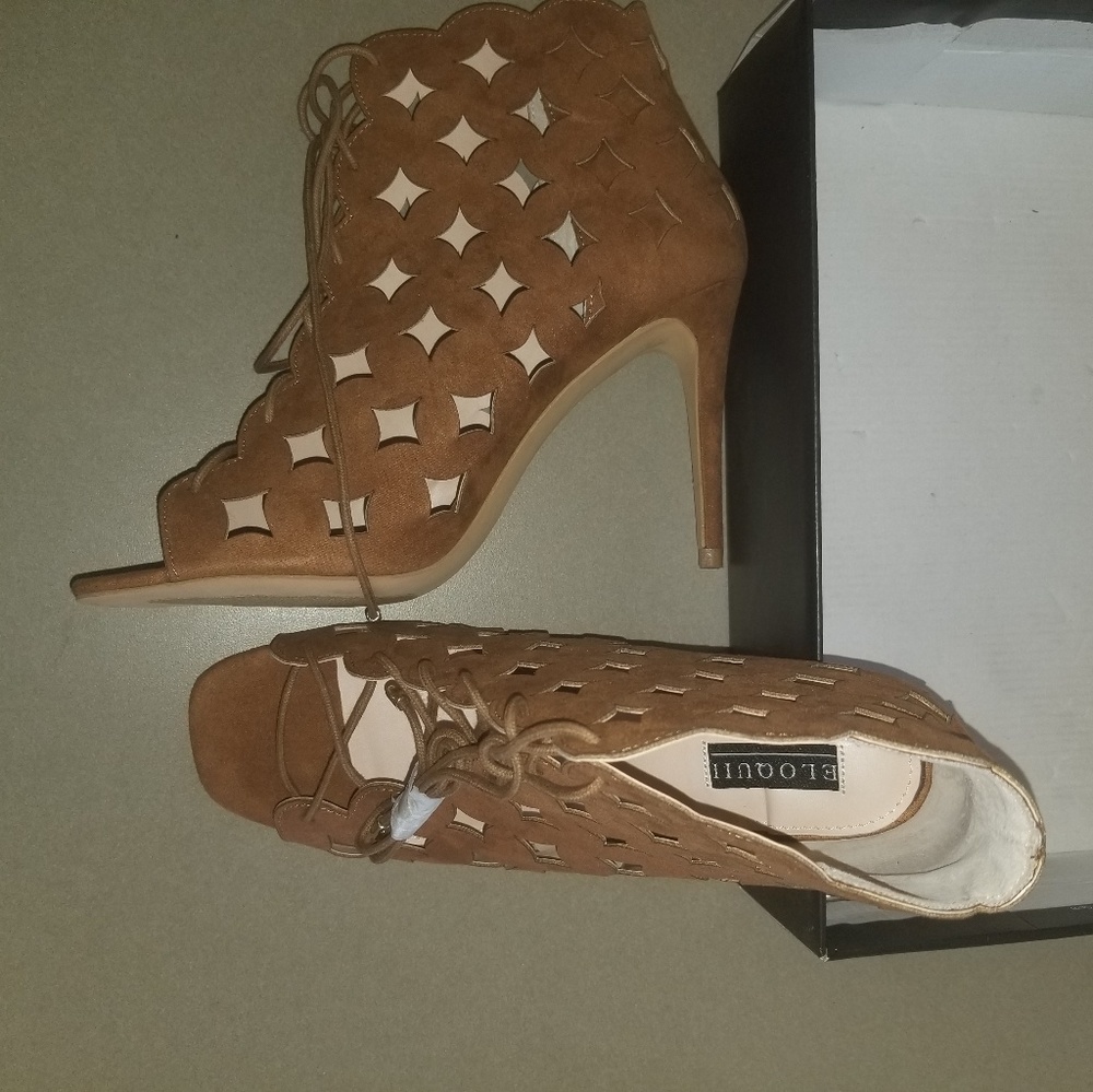 NWOT Cognac lace booties